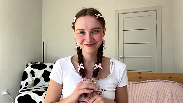 Lolatatee online show from 12, 3, 2026