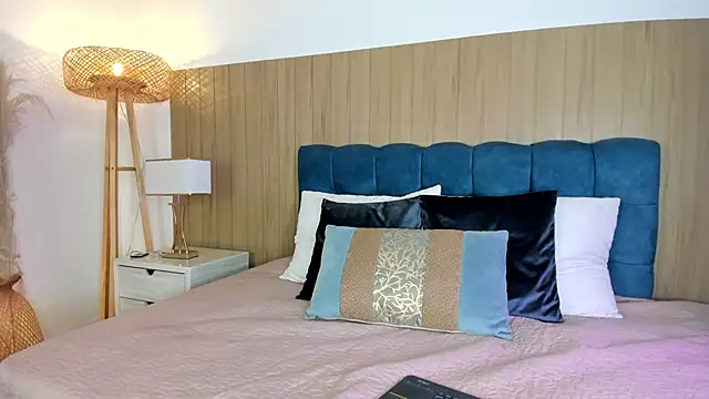 missprada  online show from 1, 4, 2026