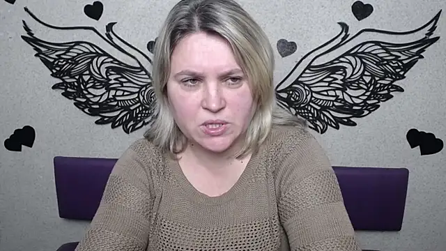 Snapshot of VickyRobins chatting on 3, 3, 2026 VickyRobins online show from 3, 3, 2026