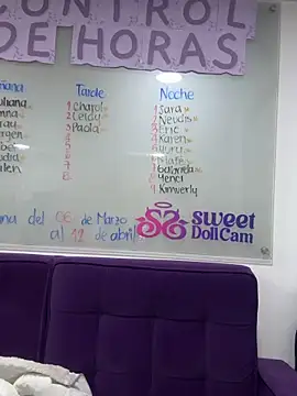   Nahomy online show from 7, 4, 2026