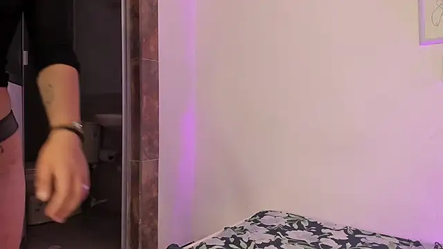 Charlotte Melody online show from 4, 3, 2026