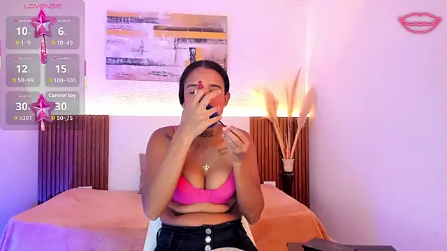 Snapshot of Tiana_Glow2 chatting on 23, 7, 2026 Tiana Glow2 online show from 23, 7, 2026