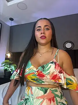 Snapshot of alejandra__garcia chatting on 8, 5, 2026 alejandra garcia online show from 8, 5, 2026