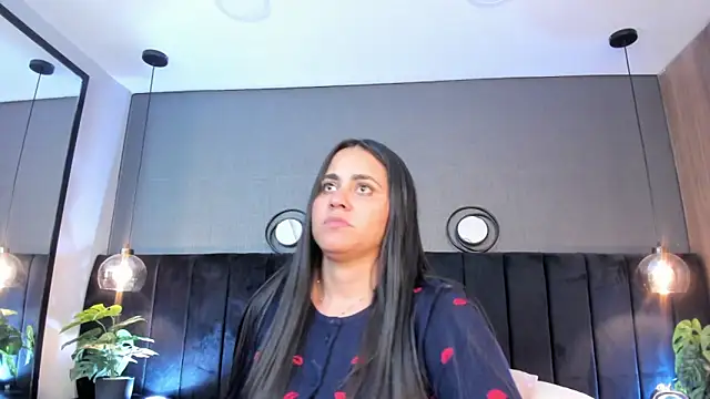 Snapshot of alejandra__garcia chatting on 10, 5, 2026 alejandra garcia online show from 10, 5, 2026