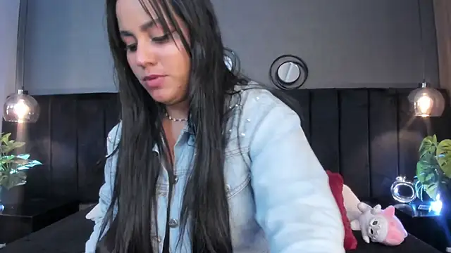 Snapshot of alejandra__garcia chatting on 13, 5, 2026 alejandra garcia online show from 13, 5, 2026