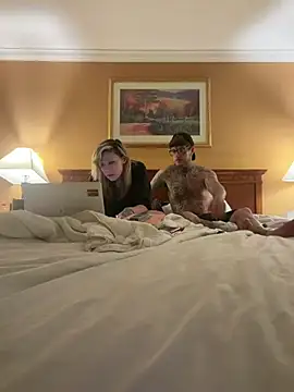 Snapshot of Darkcrowncouple chatting on 28, 2, 2026 Darkcrowncouple online show from 28, 2, 2026