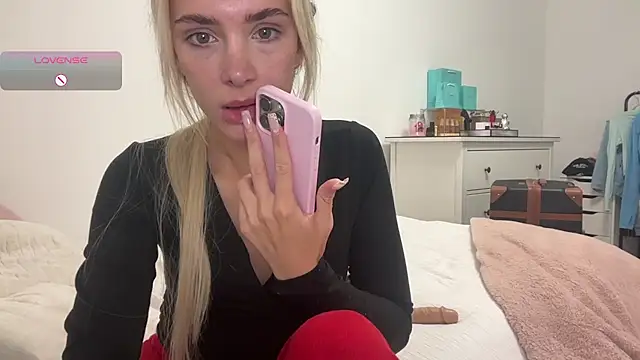 Naughtyblondex online show from 17, 7, 2026