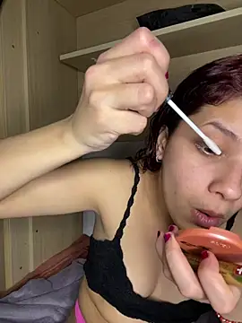 Snapshot of MommySexxy23 chatting on 24, 3, 2026 MommySexxy23 online show from 24, 3, 2026