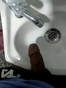 Snapshot of sky05b chatting on 1, 3, 2026 sky05b online show from 1, 3, 2026