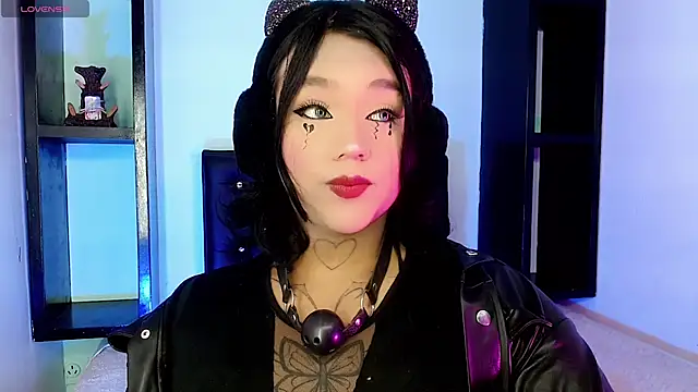 Snapshot of isadoraqueeen chatting on 9, 4, 2026 isadoraqueeen online show from 9, 4, 2026