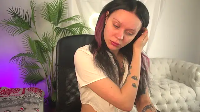 kittenlolla online show from 4, 4, 2026