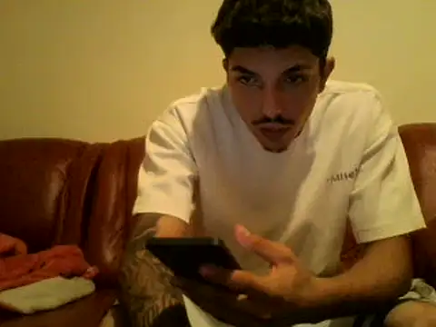 Snapshot of danbig01 chatting on 4, 7, 2026 danbig01 online show from 4, 7, 2026