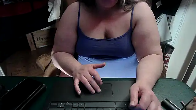 Snapshot of smalltowntrouble chatting on 14, 4, 2026 smalltowntrouble online show from 14, 4, 2026