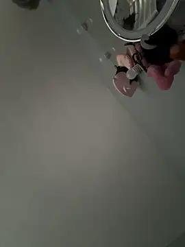 BeeMay22 online show from 4, 3, 2026