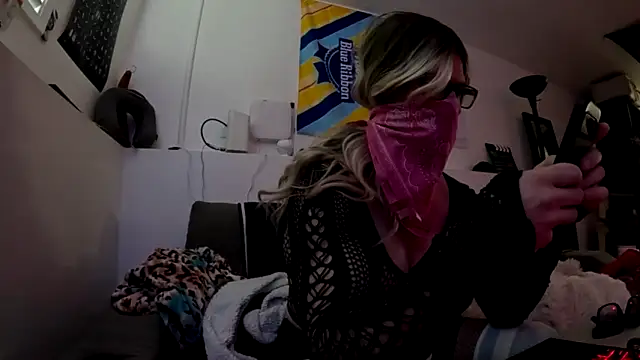 Snapshot of AshlyynCD chatting on 8, 3, 2026 AshlyynCD online show from 8, 3, 2026