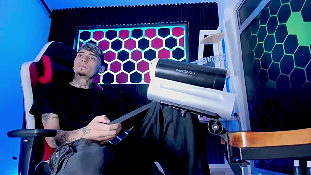 Max Hader  online show from 2, 4, 2026