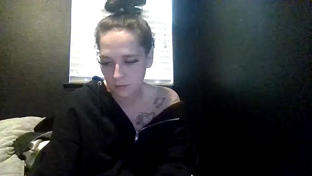 Snapshot of TallHungandCloudy69 chatting on 19, 5, 2026 TallHungandCloudy69 online show from 19, 5, 2026