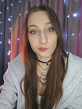 Emma Willson online show from 22, 4, 2026