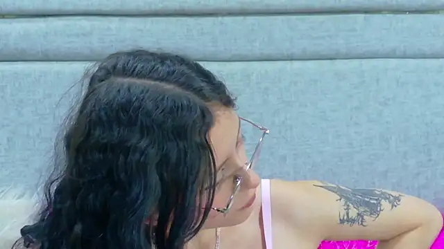 Snapshot of Naomimolie chatting on 25, 5, 2026 Naomimolie online show from 25, 5, 2026