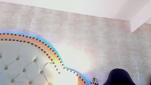 EllaEvanzz online show from 18, 4, 2026