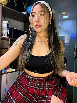 ManuelaVeeleez online show from 6, 3, 2026