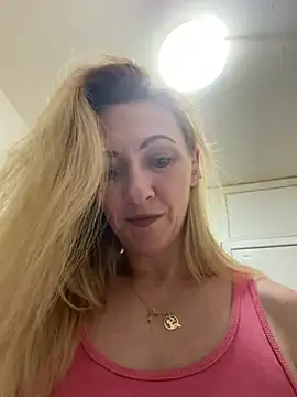 Snapshot of Secret_Ladyx chatting on 28, 6, 2026 Secret Ladyx online show from 28, 6, 2026