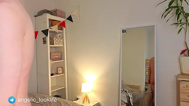 look angelic online show from 23, 4, 2026