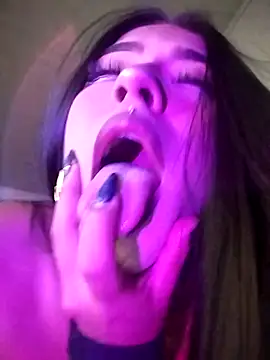 caticaasquiirt  online show from 4, 3, 2026