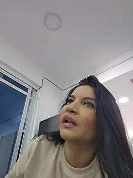 Pretty Julieta online show from 2, 4, 2026