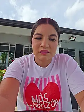 Snapshot of Pretty_Julieta chatting on 17, 7, 2026 Pretty Julieta online show from 17, 7, 2026