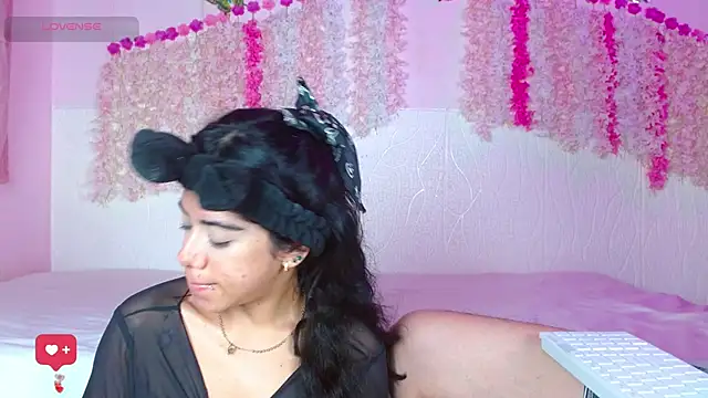 Zoe Axel1 online show from 4, 4, 2026