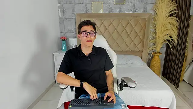 TylerCross  online show from 23, 3, 2026