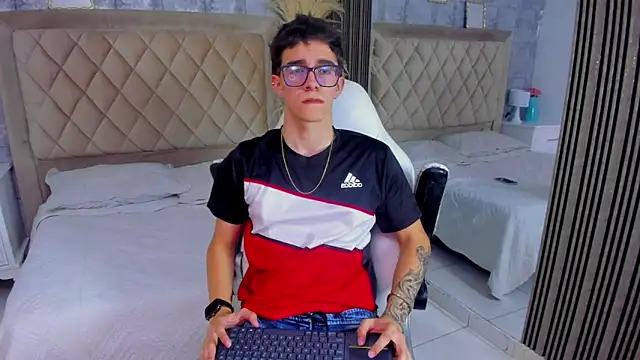 TylerCross  online show from 10, 4, 2026