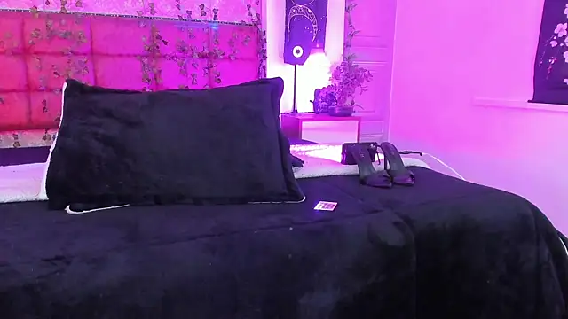 Snapshot of Vickmoon chatting on 24, 7, 2026 Vickmoon online show from 24, 7, 2026