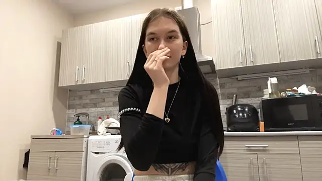 LaraDraggoo online show from 27, 3, 2026