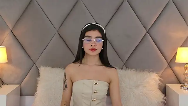OliviaDiaz online show from 17, 5, 2026