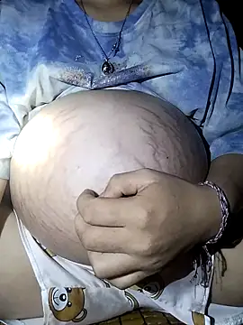 Snapshot of qczb1012 chatting on 13, 4, 2026 qczb1012 online show from 13, 4, 2026