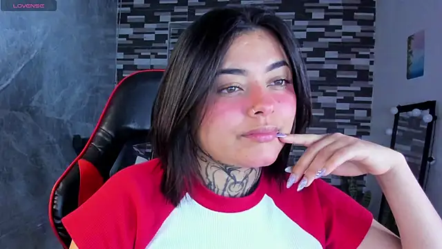 Sophiia cherry online show from 14, 4, 2026