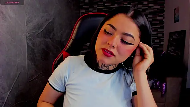 Snapshot of Sophiia_cherry chatting on 5, 6, 2026 Sophiia cherry online show from 5, 6, 2026