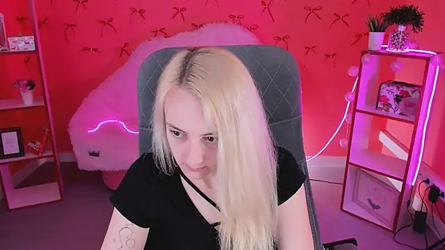 CarolMoor online show from 17, 4, 2026