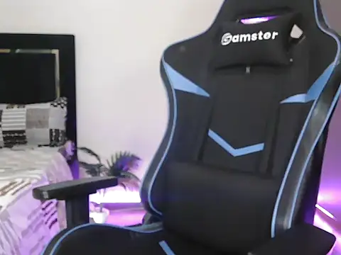 NaughtyUrus online show from 6, 4, 2026