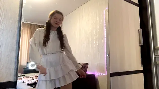 LynHaller online show from 10, 3, 2026