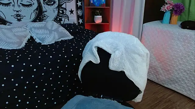  Alexandra Jones online show from 15, 6, 2026