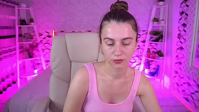 LittleJulii online show from 19, 6, 2026