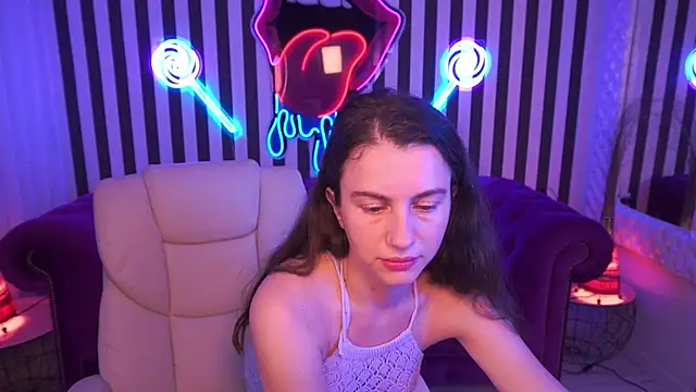 LittleJulii online show from 27, 7, 2026
