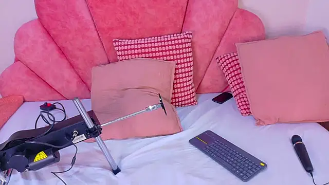 Snapshot of Meganlove__ chatting on 6, 5, 2026 Meganlove online show from 6, 5, 2026