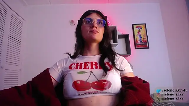 Snapshot of selene_cutie chatting on 17, 3, 2026 selene cutie online show from 17, 3, 2026