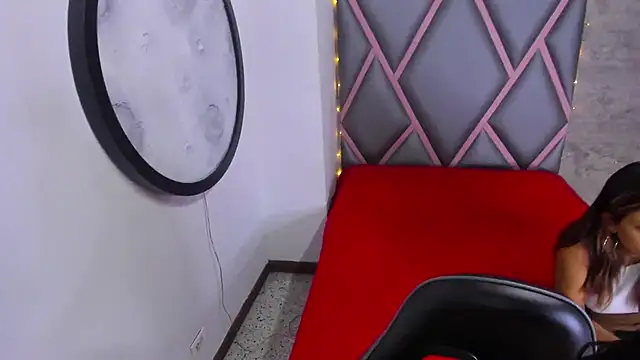 Wolf Kitty online show from 5, 4, 2026