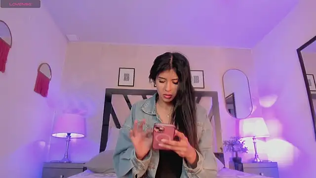 Violettaa Stone online show from 1, 4, 2026