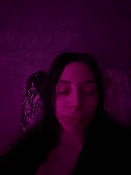 MishellKins online show from 8, 4, 2026